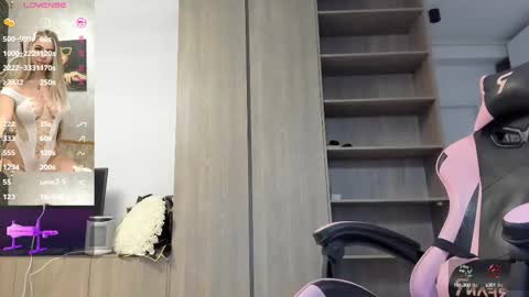 Snapshot of megan_ros_ chatting on 10-05-25, 05:06 Megan online show from 10-05-25, 05:06