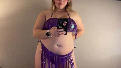 Snapshot of meganashleyy212 chatting on 02-02-25, 03:43 Meganashleyy212 online show from 02-02-25, 03:43