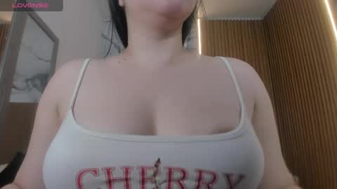 Snapshot of megancero chatting on 05-20-26, 12:33 Megan online show from 05-20-26, 12:33