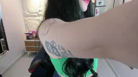 Snapshot of megancero chatting on 07-10-26, 12:30 Megan online show from 07-10-26, 12:30