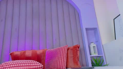 Snapshot of meganlovee__ chatting on 06-01-26, 02:35 MEGAN online show from 06-01-26, 02:35