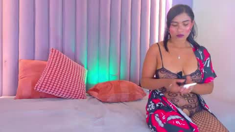 Snapshot of meganlovee__ chatting on 06-10-26, 03:07 MEGAN online show from 06-10-26, 03:07