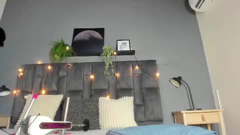 Snapshot of meganlovee__ chatting on 07-04-26, 04:07 MEGAN online show from 07-04-26, 04:07