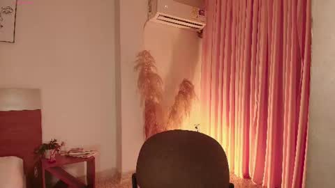 Snapshot of meganlux_1 chatting on 06-11-26, 12:32 - 29p online show from 06-11-26, 12:32