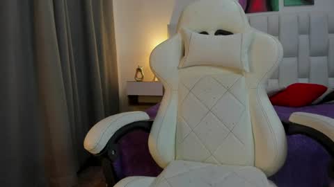Snapshot of meganqueen2 chatting on 07-15-26, 12:54 Megan Queen online show from 07-15-26, 12:54