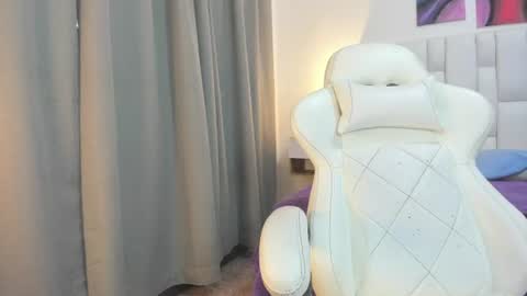 Snapshot of meganqueen2 chatting on 07-16-26, 12:33 Megan Queen online show from 07-16-26, 12:33