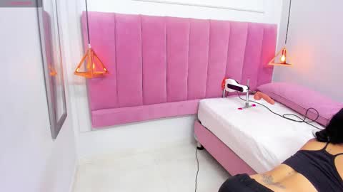 Megan  online show from 10-11-25, 07:45