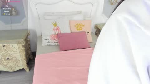 Snapshot of meganstar__ chatting on 11-04-25, 11:42 Megan online show from 11-04-25, 11:42