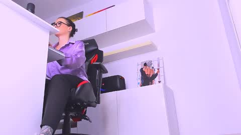 Snapshot of meganstones chatting on 12-17-24, 06:20 Megan online show from 12-17-24, 06:20