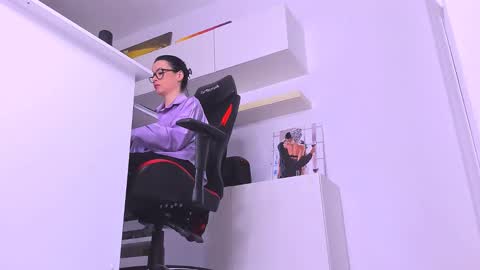 Snapshot of meganstones chatting on 12-20-24, 10:00 Megan online show from 12-20-24, 10:00