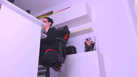 Snapshot of meganstones chatting on 12-21-24, 09:15 Megan online show from 12-21-24, 09:15