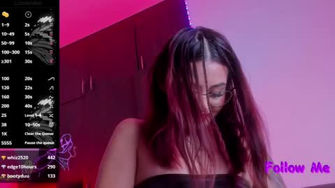 Snapshot of meganwolf1_ chatting on 01-06-25, 09:00 Megan online show from 01-06-25, 09:00