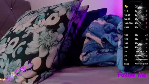 Snapshot of meganwolf1_ chatting on 03-04-25, 09:11 Megan online show from 03-04-25, 09:11