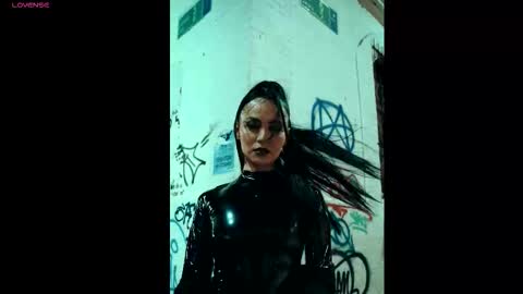 Snapshot of meganwolf1_ chatting on 11-21-25, 06:28 Megan online show from 11-21-25, 06:28