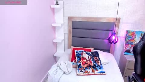 M E G A N  online show from 12-18-25, 03:23