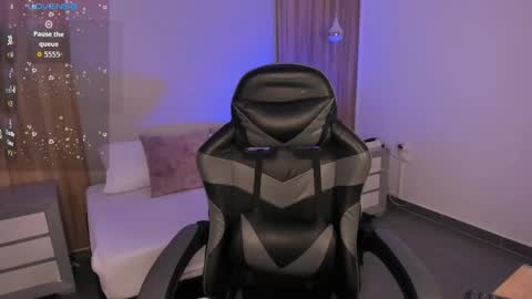 Snapshot of megara_x chatting on 11-01-25, 02:13 M E G A R A online show from 11-01-25, 02:13