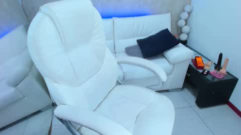 Snapshot of meggan_07 chatting on 01-17-25, 09:39 meggan online show from 01-17-25, 09:39