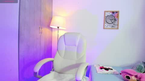 Snapshot of megumi_ann chatting on 10-27-25, 02:04 Ann online show from 10-27-25, 02:04