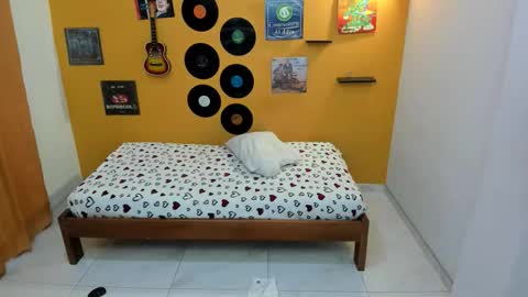 MEIS online show from 03-01-26, 02:13