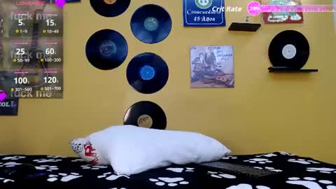 Snapshot of meisevil77 chatting on 07-16-26, 02:39 MEIS online show from 07-16-26, 02:39