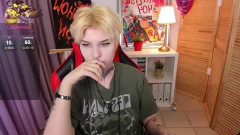 Snapshot of mekurisu chatting on 03-01-25, 01:11 mekurisu online show from 03-01-25, 01:11