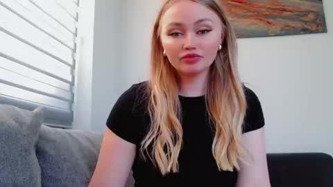 Snapshot of melani_a chatting on 05-24-26, 04:45 Melania online show from 05-24-26, 04:45
