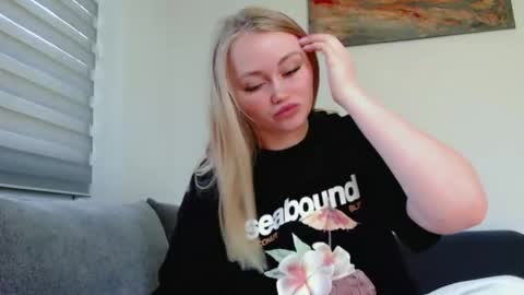 Snapshot of melani_a chatting on 05-30-26, 10:23 Melania online show from 05-30-26, 10:23