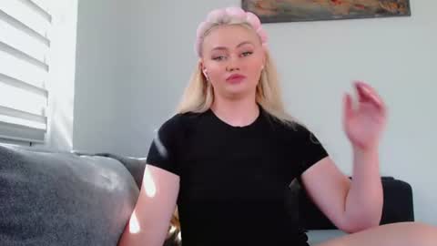 Snapshot of melani_a chatting on 06-27-26, 12:55 Melania online show from 06-27-26, 12:55