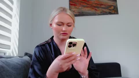 Snapshot of melani_a chatting on 07-02-26, 12:11 Melania online show from 07-02-26, 12:11