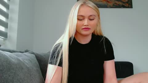 Snapshot of melani_a chatting on 07-20-26, 11:23 Melania online show from 07-20-26, 11:23