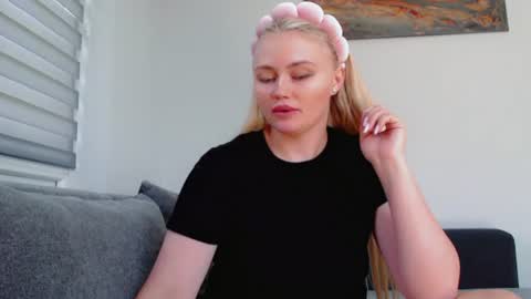 Snapshot of melani_a chatting on 07-22-26, 11:02 Melania online show from 07-22-26, 11:02