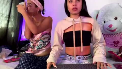 Snapshot of melani_bear chatting on 07-11-26, 04:43 MELANI online show from 07-11-26, 04:43