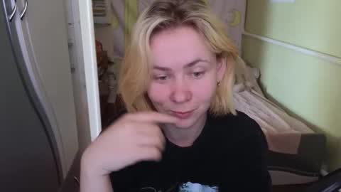 Mila online show from 04-21-26, 07:47