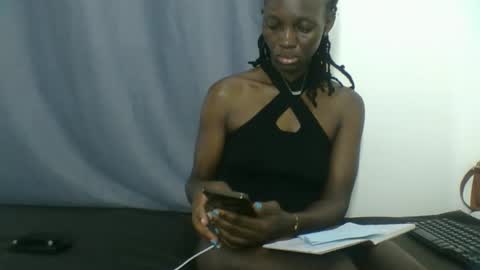 Snapshot of melanie_goddesss chatting on 09-08-25, 06:40 milly online show from 09-08-25, 06:40