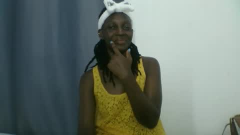 Snapshot of melanie_goddesss chatting on 09-10-25, 10:21 milly online show from 09-10-25, 10:21