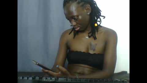 Snapshot of melanie_goddesss chatting on 09-11-25, 06:19 milly online show from 09-11-25, 06:19