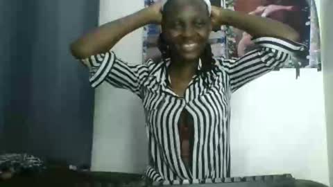 Snapshot of melanie_goddesss chatting on 09-18-25, 07:16 milly online show from 09-18-25, 07:16