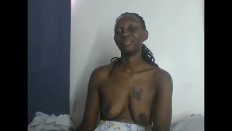 Snapshot of melanie_goddesss chatting on 10-10-25, 11:09 milly online show from 10-10-25, 11:09