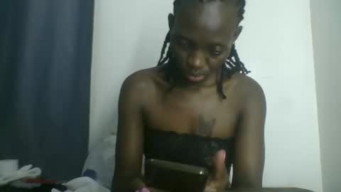 Snapshot of melanie_goddesss chatting on 10-13-25, 06:41 milly online show from 10-13-25, 06:41