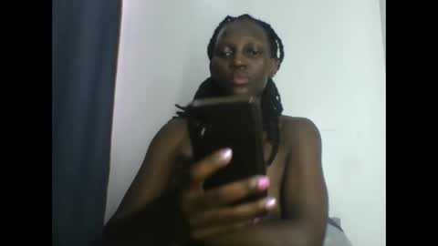 Snapshot of melanie_goddesss chatting on 10-14-25, 06:47 milly online show from 10-14-25, 06:47