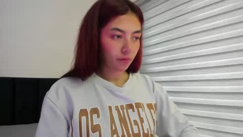 Snapshot of melanie_roux_ chatting on 06-08-26, 12:27 Melanie roux online show from 06-08-26, 12:27
