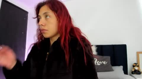 Snapshot of melanie_roux_ chatting on 07-01-26, 12:40 Melanie roux online show from 07-01-26, 12:40