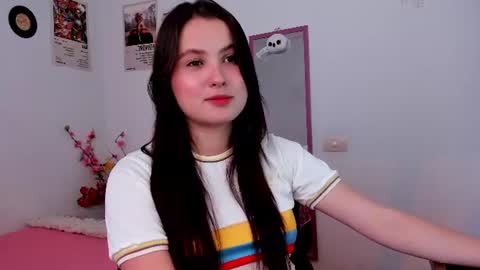 Snapshot of melanieev chatting on 06-17-26, 04:08 mel online show from 06-17-26, 04:08
