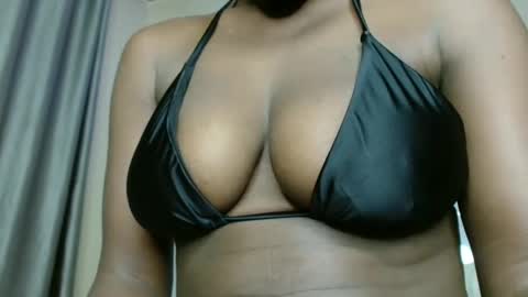 Snapshot of melaninqueen02 chatting on 05-01-26, 01:48 ann online show from 05-01-26, 01:48