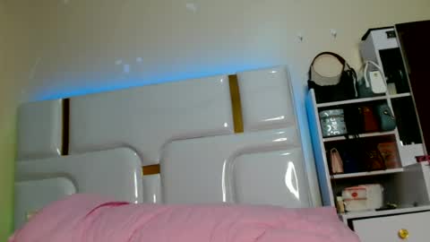 Snapshot of melaninqueen02 chatting on 06-25-26, 01:37 ann online show from 06-25-26, 01:37