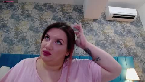 Snapshot of melanniebrown chatting on 12-15-24, 04:37 melanniebrown online show from 12-15-24, 04:37