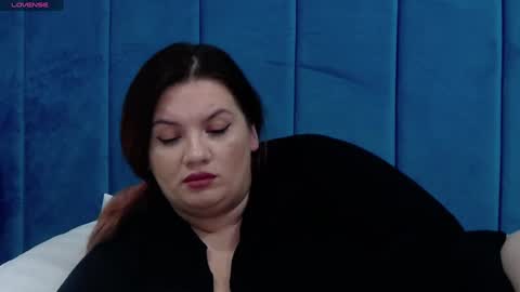 Snapshot of melanniebrown chatting on 12-15-24, 07:42 melanniebrown online show from 12-15-24, 07:42