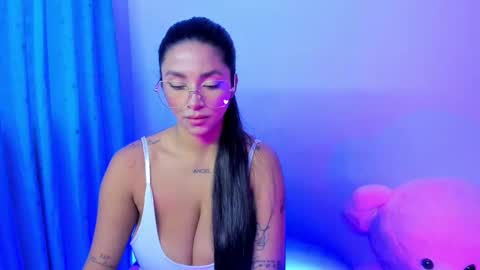 Snapshot of melanny_skies chatting on 10-07-25, 07:00 Melanny online show from 10-07-25, 07:00