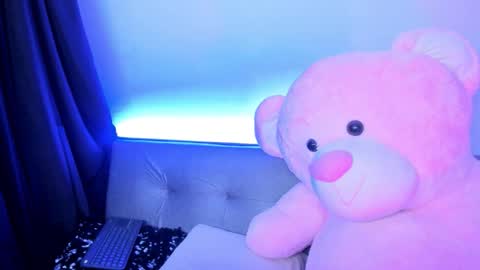 Snapshot of melanny_skies chatting on 12-17-25, 09:32 Melanny online show from 12-17-25, 09:32