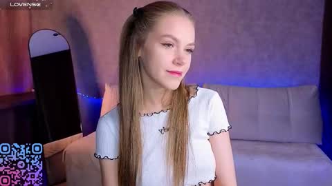 Melee Eva - Thumbs Up please  online show from 03-12-26, 10:43